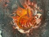 une peinture représentant un feu au milieu d'une feuille de papier