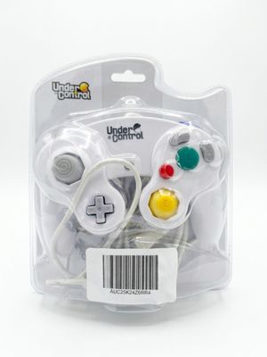 UNDER CONTROL - Cette manette filaire grise dispose de bouto…