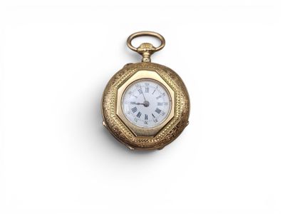 une vieille montre de poche en or avec des chiffres romains et des chiffres romains sur le cadran