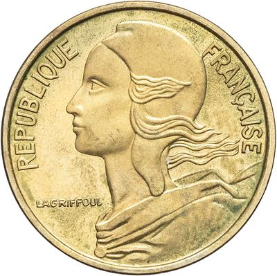une image montrant un gros plan d'une pièce de monnaie sur laquelle figure le visage d'une femme
