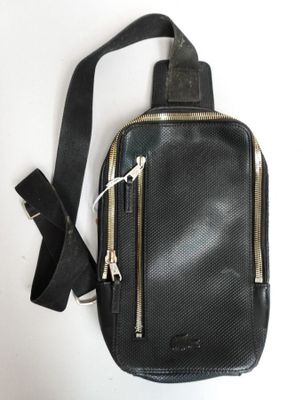 sac à bandoulière en cuir noir avec fermetures éclair et bandoulière à fermeture éclair