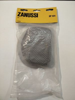 un sac en plastique contenant un objet gris