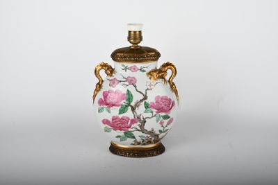 Dans le goût de la Chine, Vase en porcelaine à décor de bran… - Photo 1