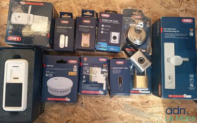 many different types of electronic devices in the box
