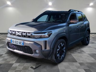 Le nouveau SUV Suzuki Vitax 2021 est exposé dans un showroom