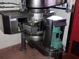 une machine qui se trouve dans le coin d'une pièce