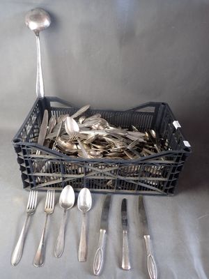 silverware in a basket with spoons, forks, and spoon spoons