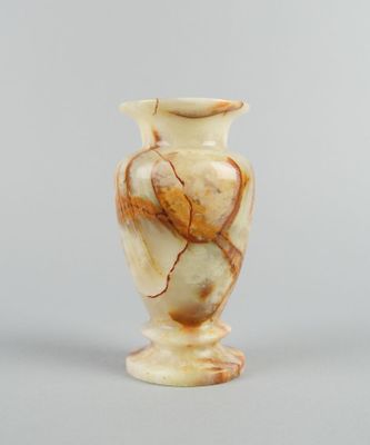Vase en pierre dure. Haut. 15.5 cm environ