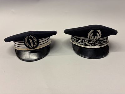 Casquette de capitaine de la Police Nationale et casquette d… - Photo 1
