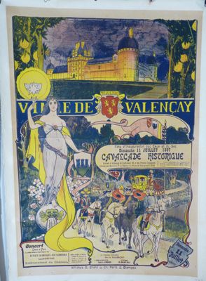 Une affiche représentant une femme en robe jaune est accrochée au mur.
