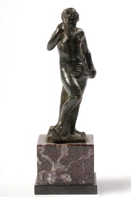 "Neptune" en bronze à patine brune.