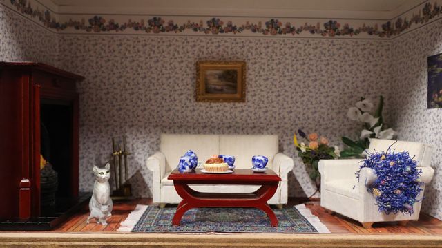 Diorama. Composition miniature, dans une vitrine en bois, vitre e...