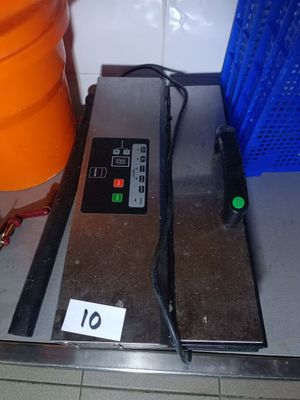 an image of a machine that is sitting on a counter