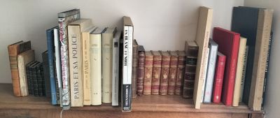 le nombre de livres qui se trouvent sur une étagère dans une pièce