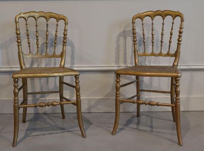 Paire de chaises en bois doré. Style Napoléon III.