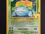 Au dos de la carte Pokémon, il y a l'image d'une grenouille.