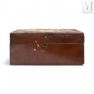 Petite boîte rectangulaire en acajou, à trois compartiments …