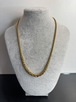 a gold chain necklace on a mannequin mannequin mannequin mannequin mannequin mannequin mannequin mannequin manne