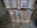 une pile de boîtes empilées les unes sur les autres