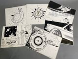 cinq cartes postales de motifs variés sur un fond gris