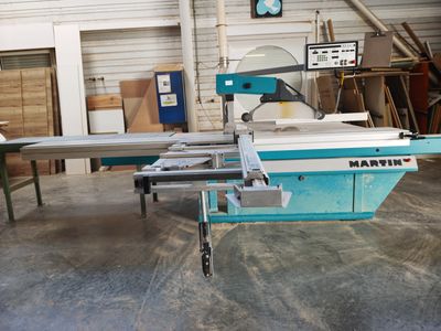 a machine that is sitting in a garage