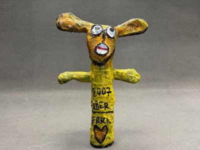 JABER (1938-2021) Sculpture , personnages à oreilles, en pap…