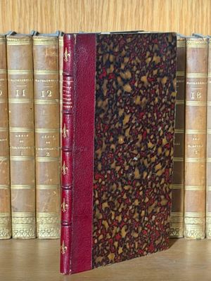 de nombreux livres alignés les uns à côté des autres sur une étagère