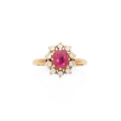 BAGUE MARGUERITE retenant un rubis de 1 carat environ dans u…