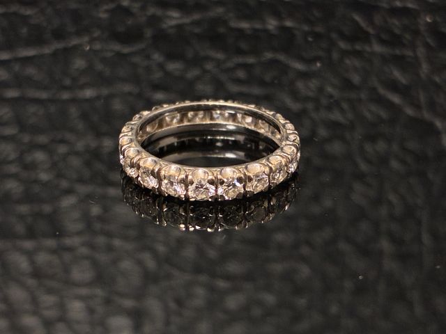 Alliance américaine en or 18 carats 750 millièmes serti de petits...