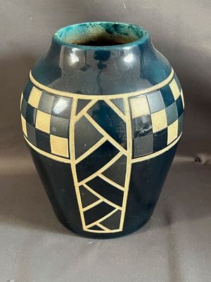 Vase balustre en fonte émaillée bleu et crème Art déco orné …