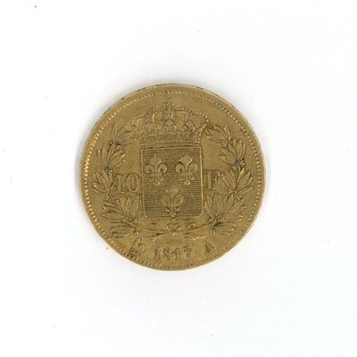 une pièce d'or ornée d'un blason