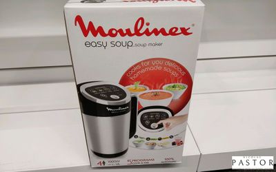 un gros plan sur une boîte de nourriture posée sur un comptoir