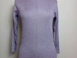un gros plan sur un pull violet porté par un mannequin, un mannequin, un mannequin, un mannequin, un mannequin, un mannequin, un mannequin, un mannequin, un mannequin, un mannequin, un mannequin, un mannequin, un mannequin, un mannequin, un mannequin, un mannequin, un mannequin, un mannequin, un mannequin, un mannequin, un mannequin, un mannequin, un mannequin, un mannequin, un mannequin, un mannequin, un mannequin, un mannequin, un mannequin, un mannequin, un mannequin, un mannequin, un mannequin