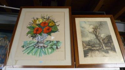 deux photos encadrées représentant des fleurs dans un vase, posées sur une étagère