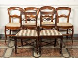 six chaises de salle à manger anciennes en bois, avec des assises rembourrées à rayures
