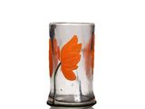 un vase en verre contenant une fleur orange