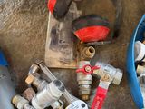 many hoses that are laying on the ground next to each other