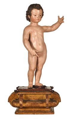 une image représentant la statue d'un petit garçon sur un socle