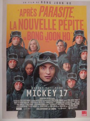 une affiche de film représentant un groupe d'hommes en uniforme militaire