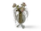un vase contenant un bouquet de fleurs
