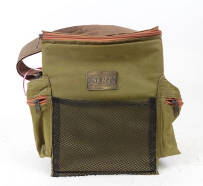 une image représentant un sac vert muni d'une poignée marron et d'une bandoulière marron