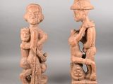paire de personnages en bois sculpté représentant un homme et une femme