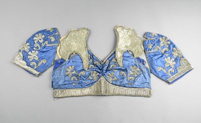 TUNISIE, XXe siècle Corsage bleu et argenté, en satin de soi…