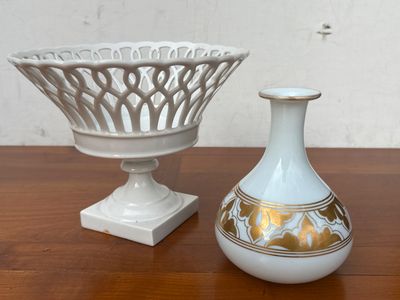 Ancienne corbeille ajourée en porcelaine et verre de nuit