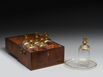 ANGLETERRE, début XIXème Cave à liqueur en placage d'acajou … - Photo 1