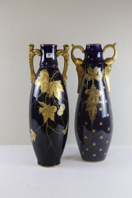 two vases that are sitting on a table