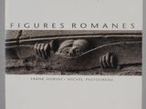 La couverture du livre représente des « Romanes » de Frank Horvat