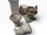 une petite collection d'objets anciens posés sur une surface blanche