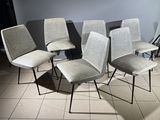six chairs are lined up in a row on a tiled floor