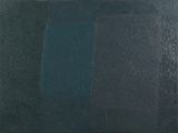 une image représentant un tableau noir et bleu accroché à un mur blanc